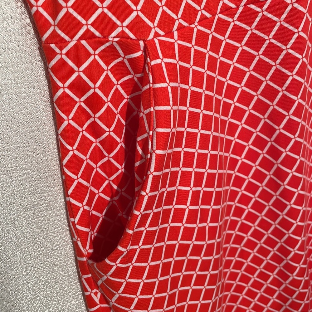 New York and Company Fitted Waist Shift Dress with Pockets. Size Small. - Picture 7 of 8
